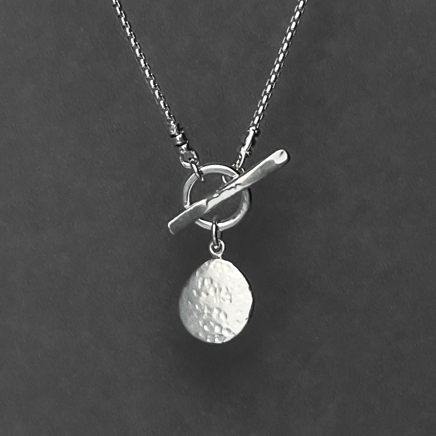 sterling silver hammered texture medallion pendant on front closure toggle clasp , 1.8mm rounded box chain